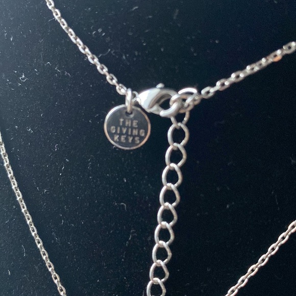 🔑The Giving Keys “Best Friends” necklaces NWOT🔑 - Picture 8 of 9